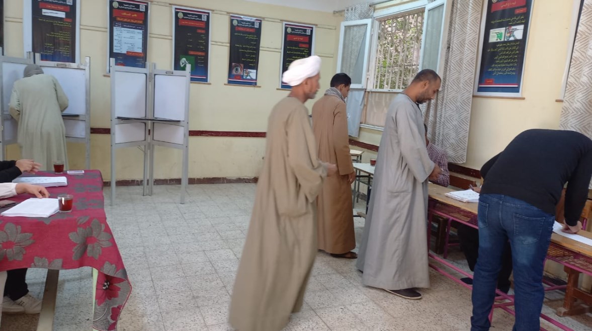 لجنة انتخابية في قنا