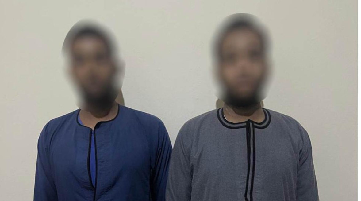 المتهمان بعد ضبطهما