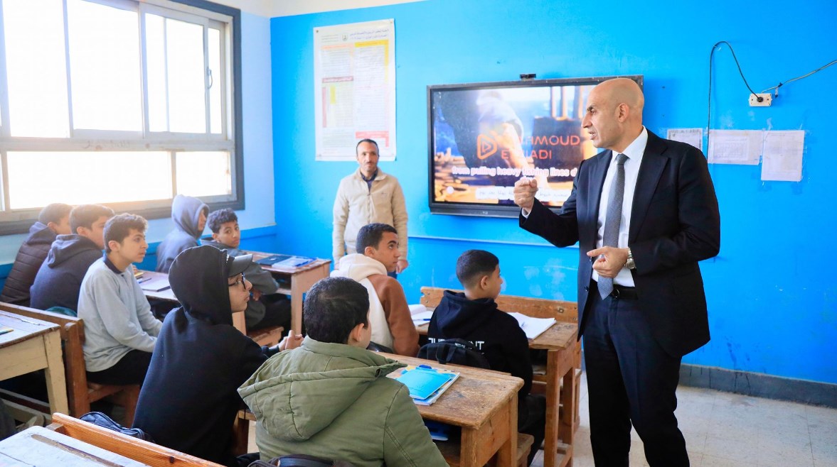 خلال جولة وزير التربية والتعليم محمد عبداللطيف