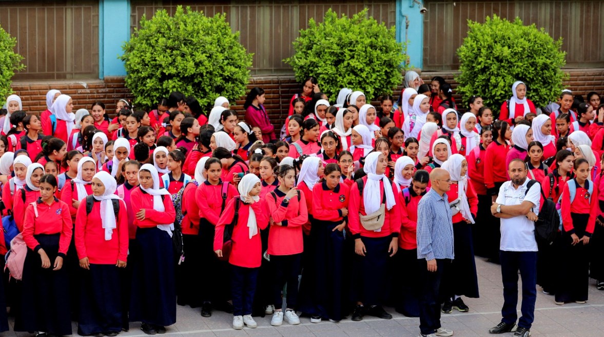 طلاب في مدرسة