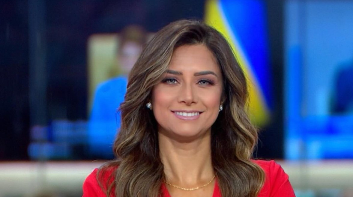 المذيعه دينا أبو زهره 