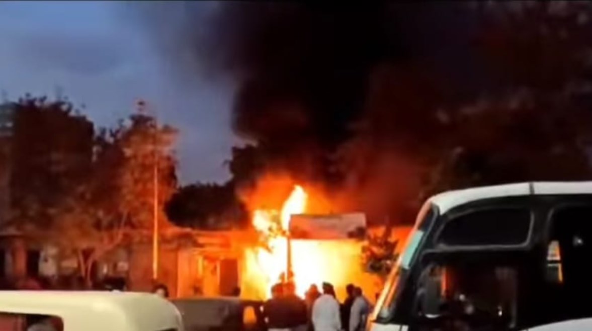 جانب من الحريق 