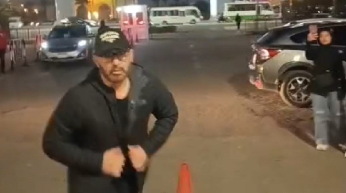 أحمد السقا في عزاء الماكيير محمد عبدالحميد