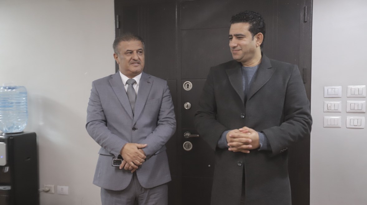 رئيس اتحاد الإعلاميين الأفريقي الآسيوي نزار الخالد خلال زيارته لـ“تليجراف مصر” وبرفقته رئيس تحرير الموقع الكاتب الصحفي سامي عبدالراضي