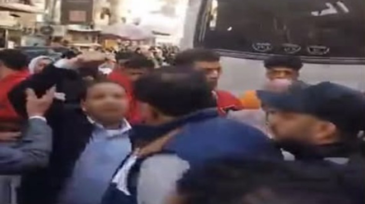 جانب من مشاجرة المرشحين