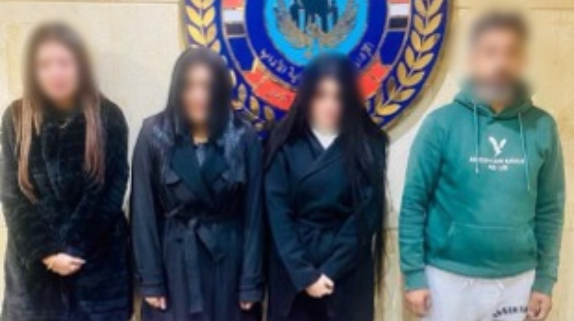 المتهمون بعد ضبطهم 