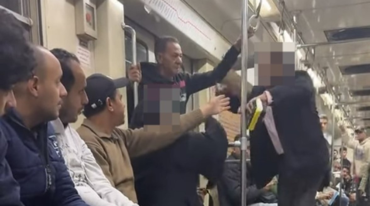 لقطة من فيديو مشاجرة المترو 