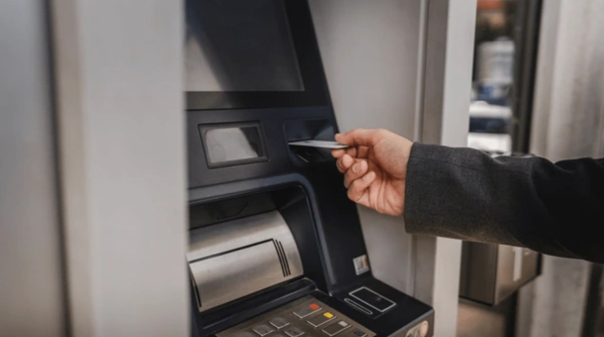 الحد الأقصى للسحب اليومي من ماكينات الصراف الآلي (ATM)