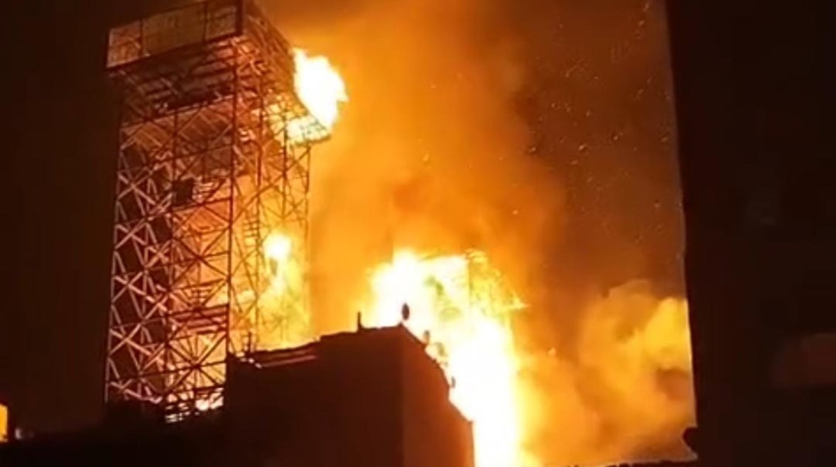 جانب من الحريق