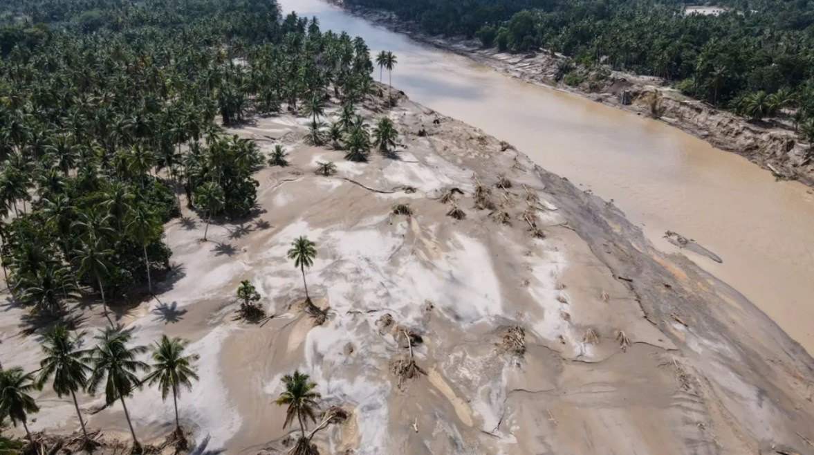فيضانات مدمرة في إندونيسيا