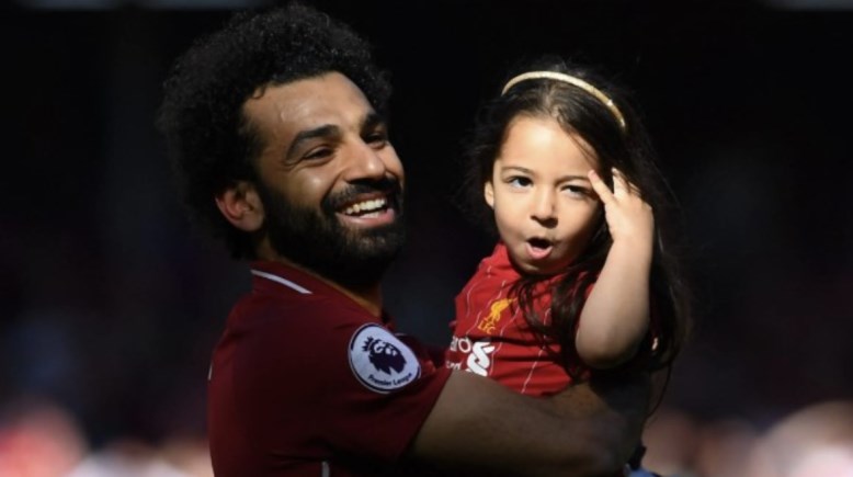 مكة محمد صلاح مع والدها