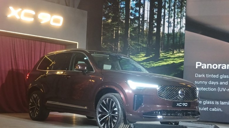  سيارة فولفو XC90 موديل 2025