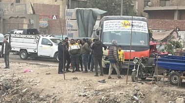 جهود انتشال أتوبيس من ترعة منطي بالقليوبية