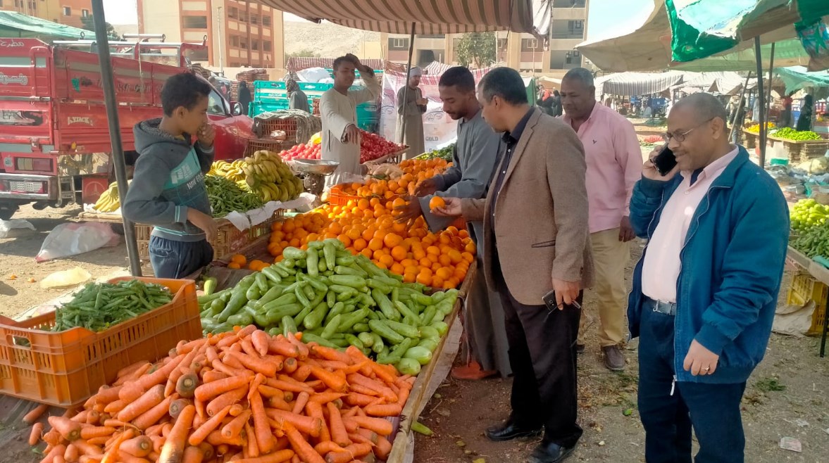  رئيس مدينة الطود يفتتح سوق اليوم الواحد