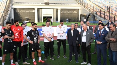 وزير الرياضة خلال اجتماعه مع لاعبي المنتخب 