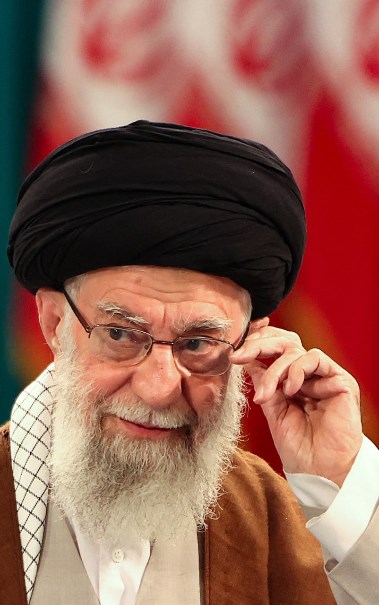 على خامئني 