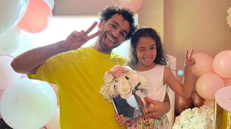 محمد صلاح مع ابنته مكة
