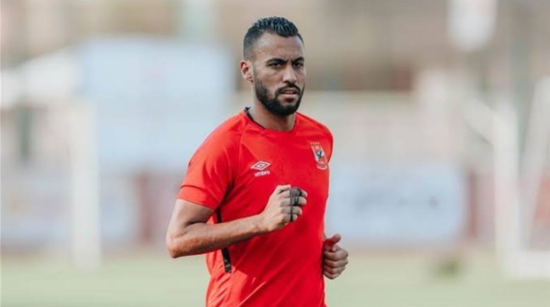 لاعب النادي الأهلي السابق حسام عاشور