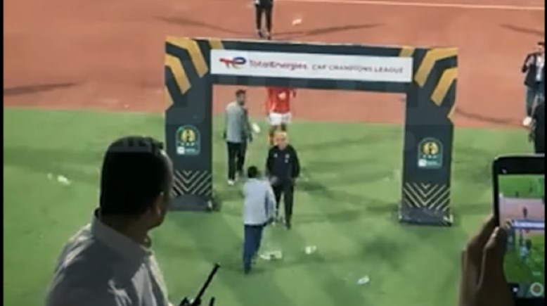 جماهير الأهلي تعتدي على كولر 