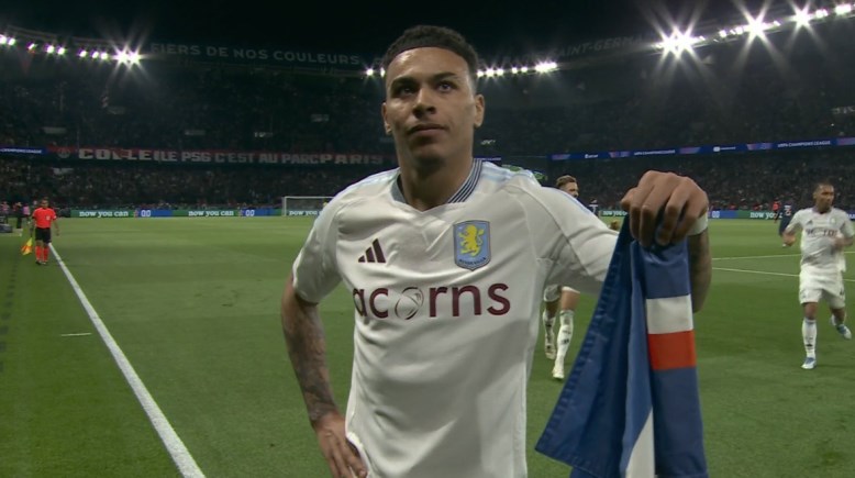 احتفال لاعب أستون فيلا