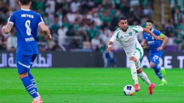 رياض محرز لاعب الأهلي السعودي