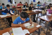 طلاب أثناء الامتحان - أرشيفية