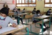 طلاب الصف الأول الإعدادي أثناء الامتحان