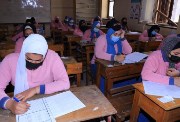 امتحانات طالبات الصف الأول الثانوي - أرشيفية