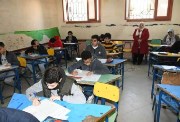 طلاب الصف الأول الإعدادي أثناء الامتحان