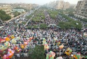 مسلمون يؤدون صلاة عيد الأضحى المبارك