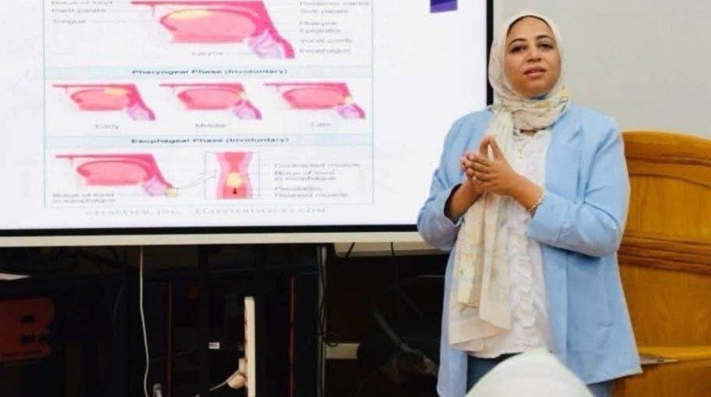 الدكتورة أمنية عباس مدرس التخاطب بكلية طب القصر العيني