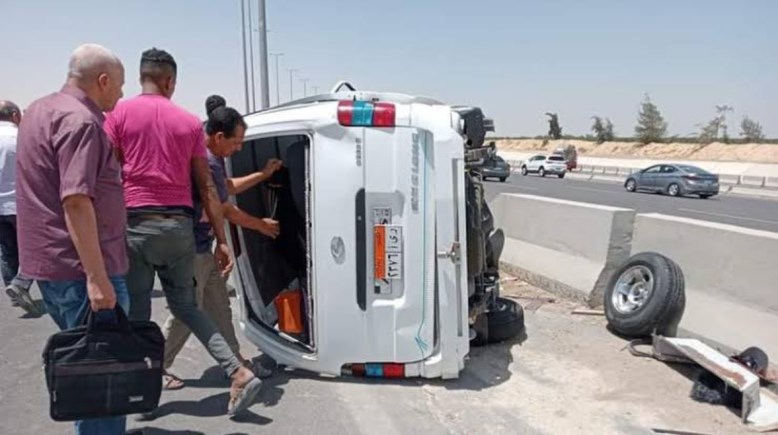 حادث انقلاب سيارة ميكروباص