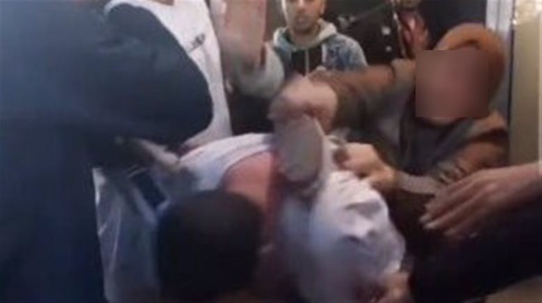 الأهالي تتعدى بالضرب على متحرش - تعبيرية