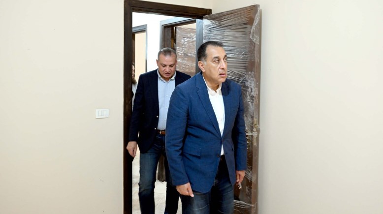 مدبولي يتفقد إسكان محدودي الدخل بالعجيزي