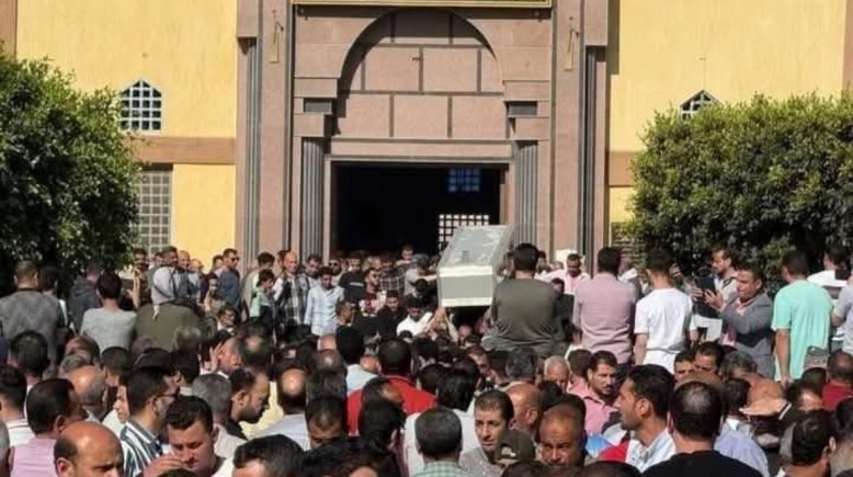أثناء تشييع جثمان الطفل أدهم 