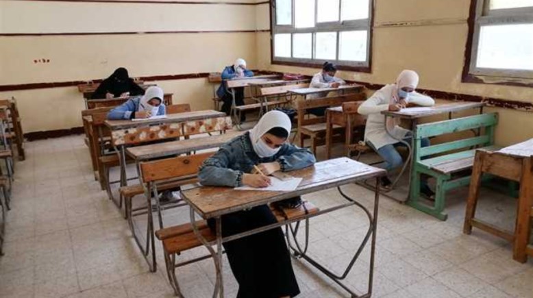 طلاب أثناء الامتحان - أرشيفية