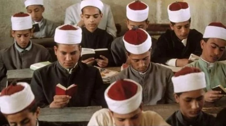 طلاب الصف الثالث الإعدادي الأزهري