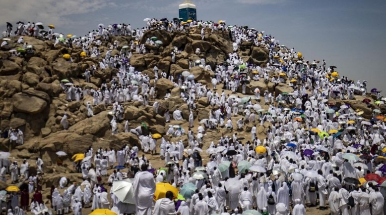 حجاج أثناء مناسك الحج