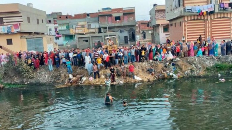 لحظة العثور على جثمان صغيرة في ترعة بالعياط