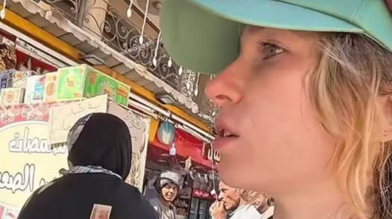 صورة من فيديو البلوجر الأجنبية كاتي