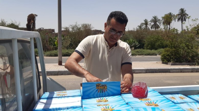 وكيل مديرية التموين بالأقصر عبدالرازق الصافي أثناء الحملة التموينية