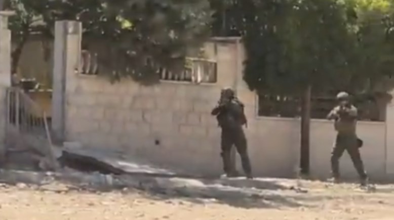 لحظة إطلاق النار علر الوفد الدبلوماسي من قبل قوات الإحتلال
