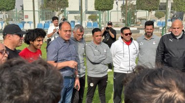 جلسة تحفيزية للاعبى الشباب قبل مواجهة زامبيا