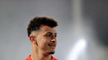  عمر الساعي لاعب وسط الأهلي