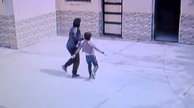 جانب من واقعة اعتداء معلمة على طالب السكري