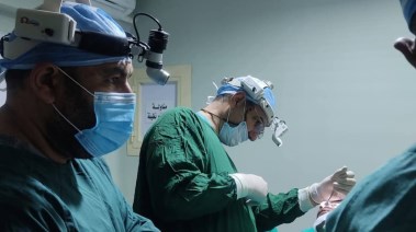 اجراء أول عملية جراحية تُجرى باستخدام المنظار FESS  لإزالة لحميات الجيوب الأنفية