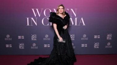 الفنانة يسرا