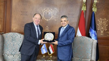  الفريق أسامة ربيع والسفير الأرجنتيني بالقاهرة هولجر مارتينسن