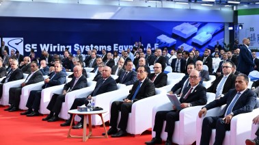 رئيس الوزراء في مصنع شركة "إس أى وايرنج سيستمز إيجيبت"