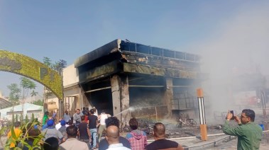حريق هائل داخل مطعم بأكتوبر